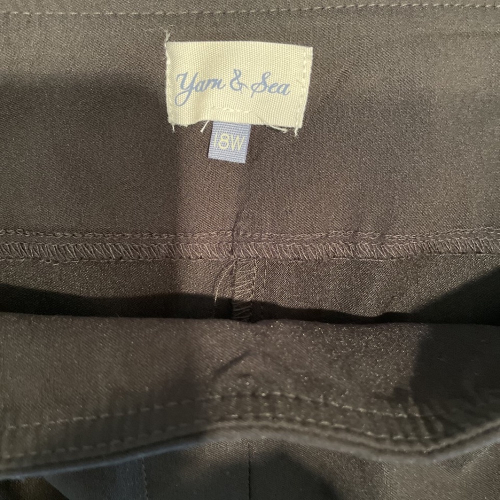 Capris pants - Picture 3 of 3